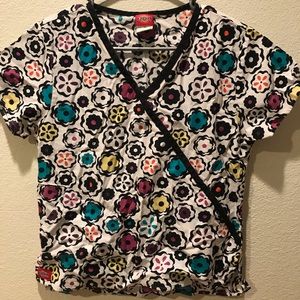 Women’s scrubs top